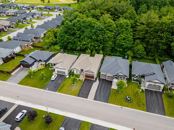 29 Autumn GRV, Quinte West, ON K8V 5P4