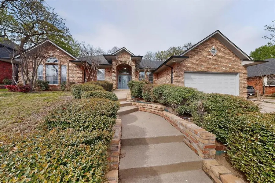 1405 Briar Drive, Bedford, TX 76022