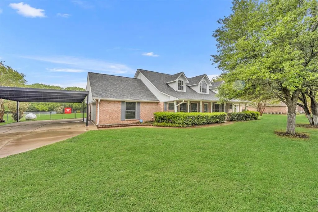 1090 Oak Hollow Lane, Combine, TX 75159