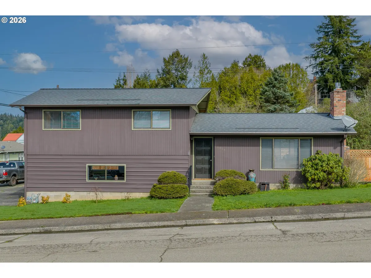 1005 MAPLE ST, Myrtle Point, OR 97458