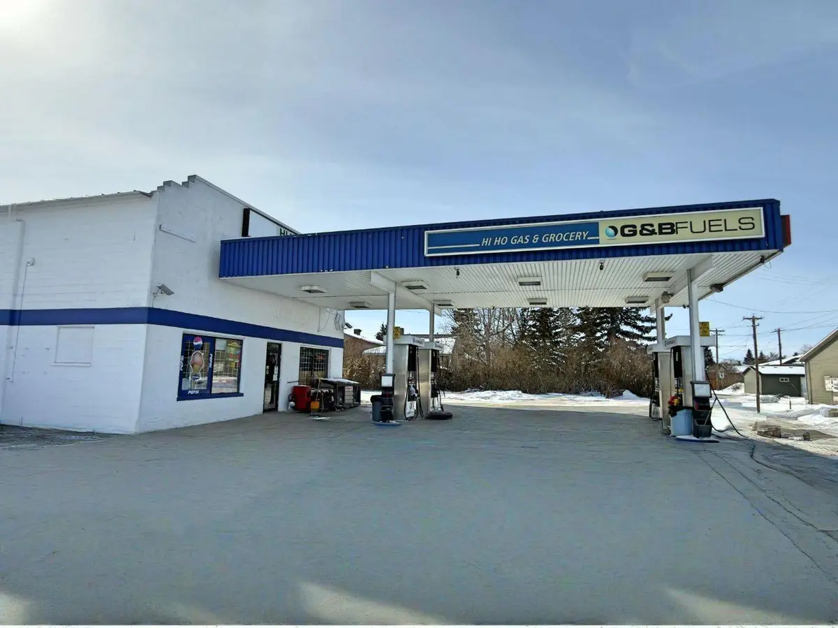 2001 15 AVE, Didsbury, AB T0M 0W0