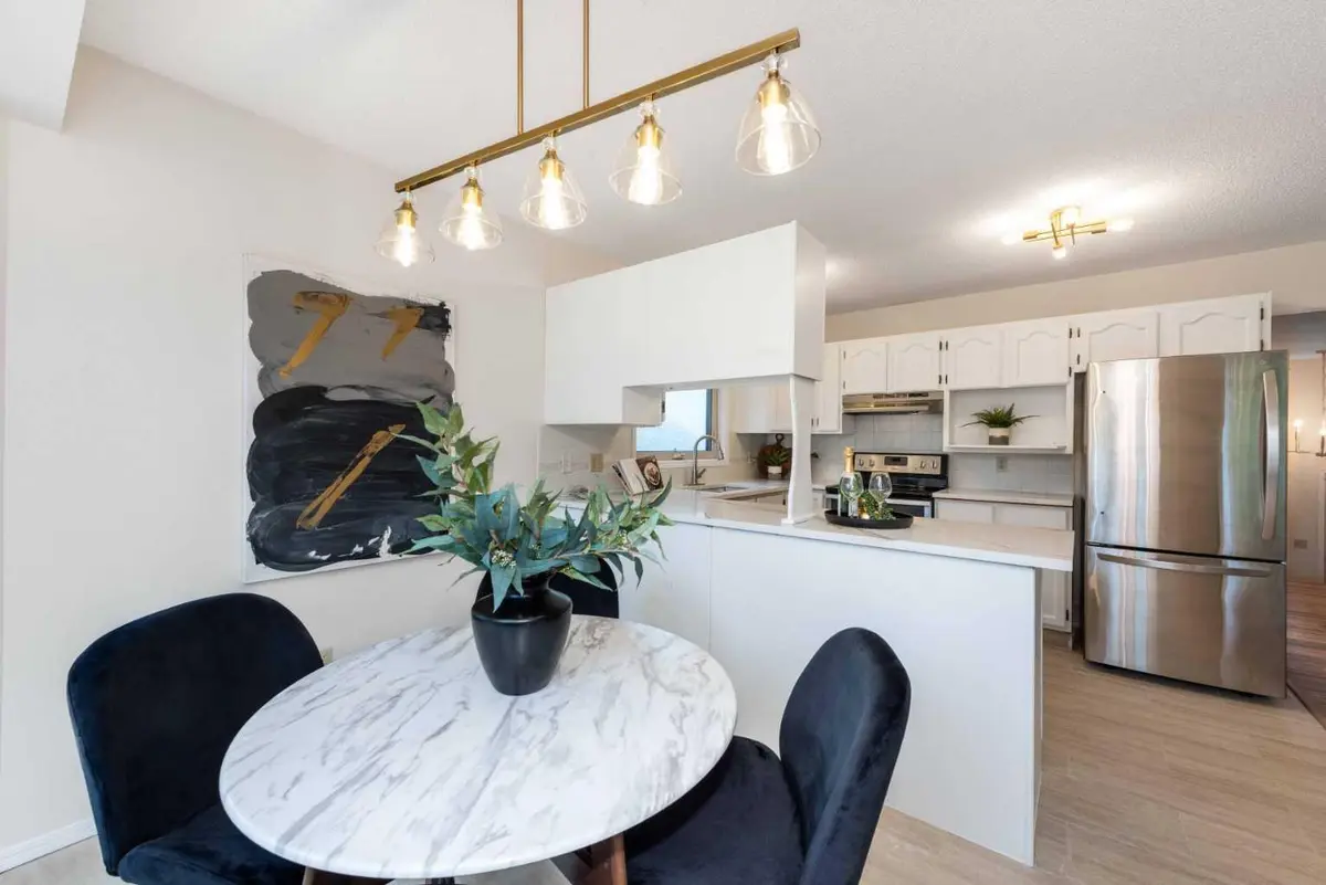 47 Hawkstone DR NW, Calgary, AB T3G 2X3