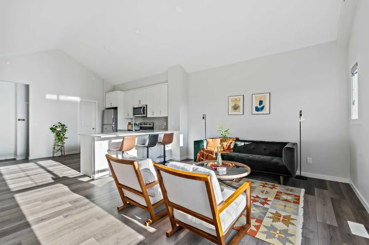 71 Lucas ST NW #9, Calgary, AB T3P 1S3