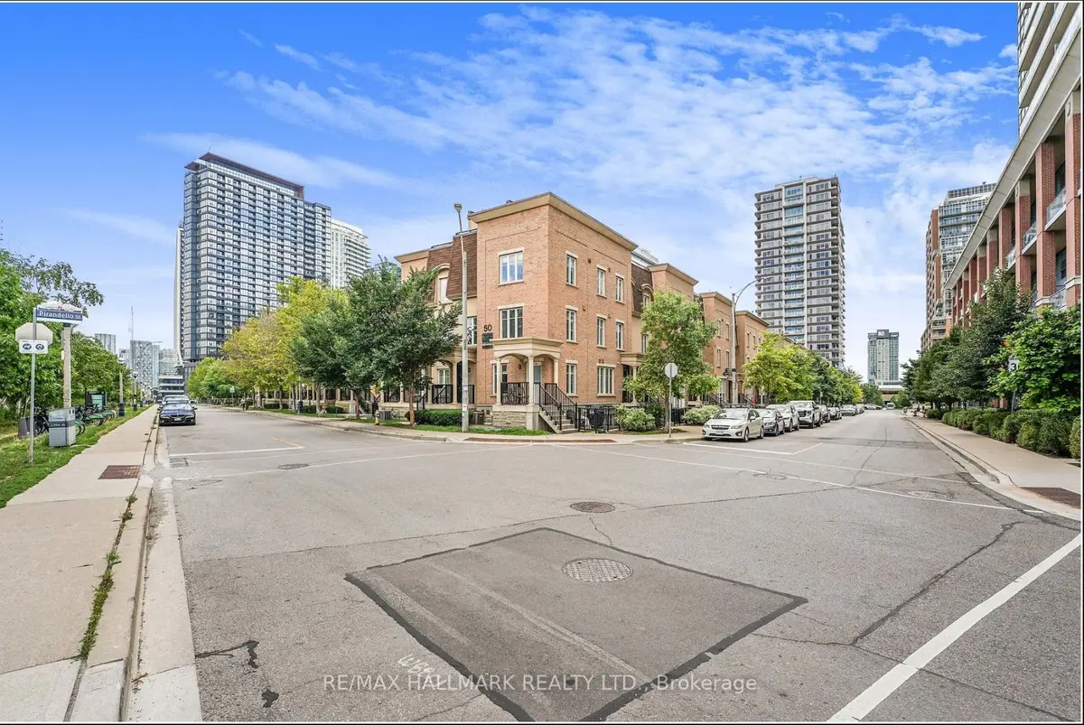 50 Western Battery RD #914, Toronto C01, ON M6K 3P1