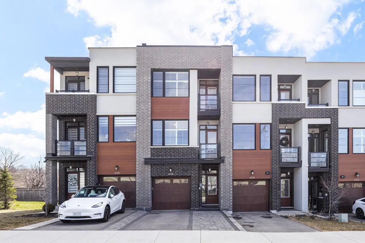 656 Tupelo CT, Mississauga, ON L5G 0C4