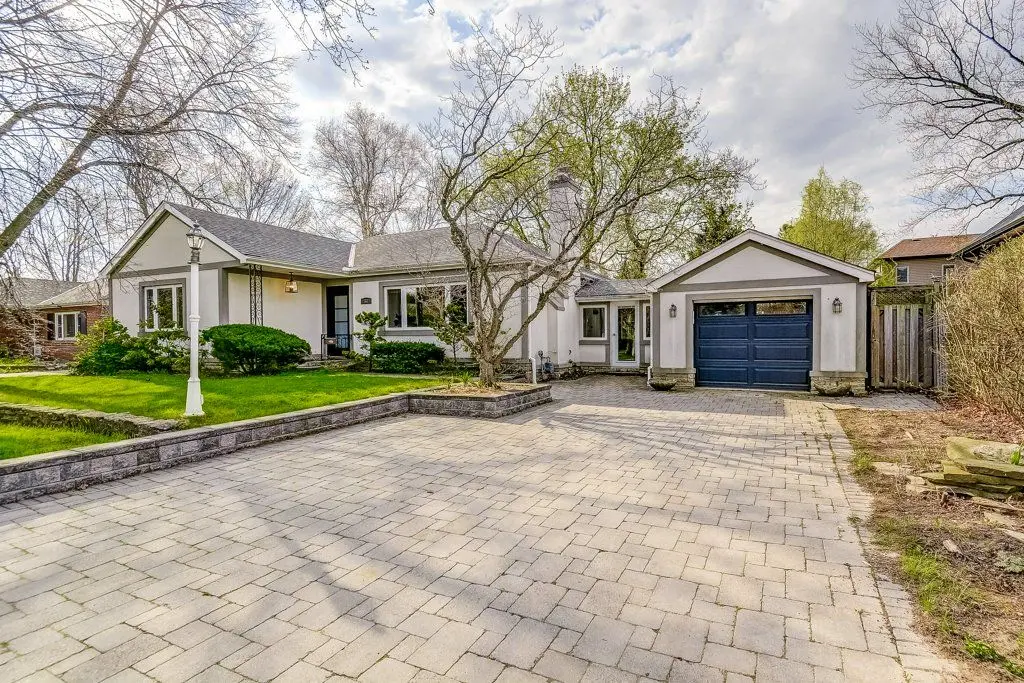34 Oakley CT, Hamilton, ON L9G 1T5