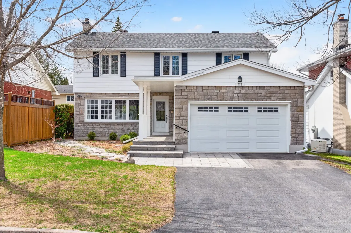 774 Manitou DR, Carlingwood - Westboro And Area, ON K2A 3C7