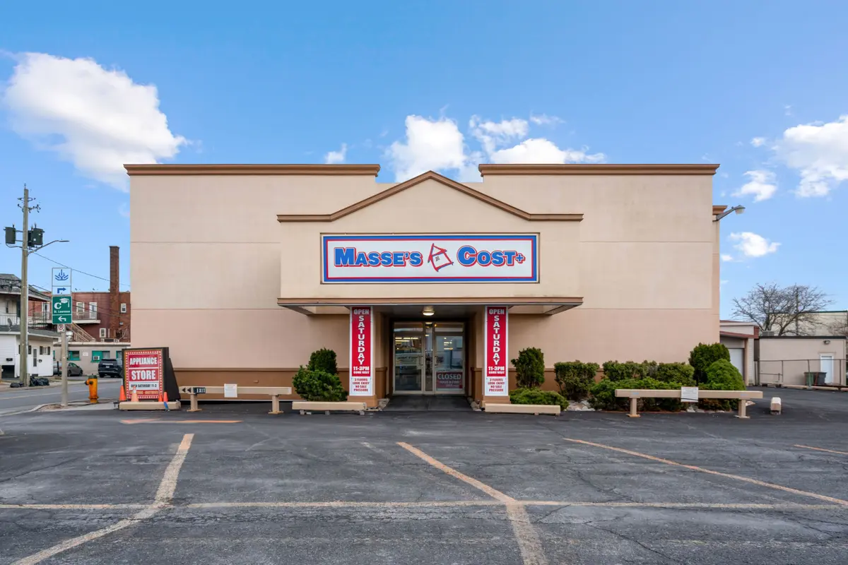 346 Montreal RD, Cornwall, ON K6H 1B4