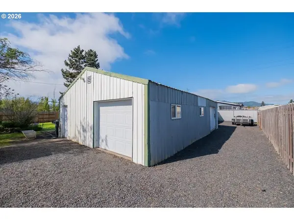 220 VIEW LN, Lebanon, OR 97355