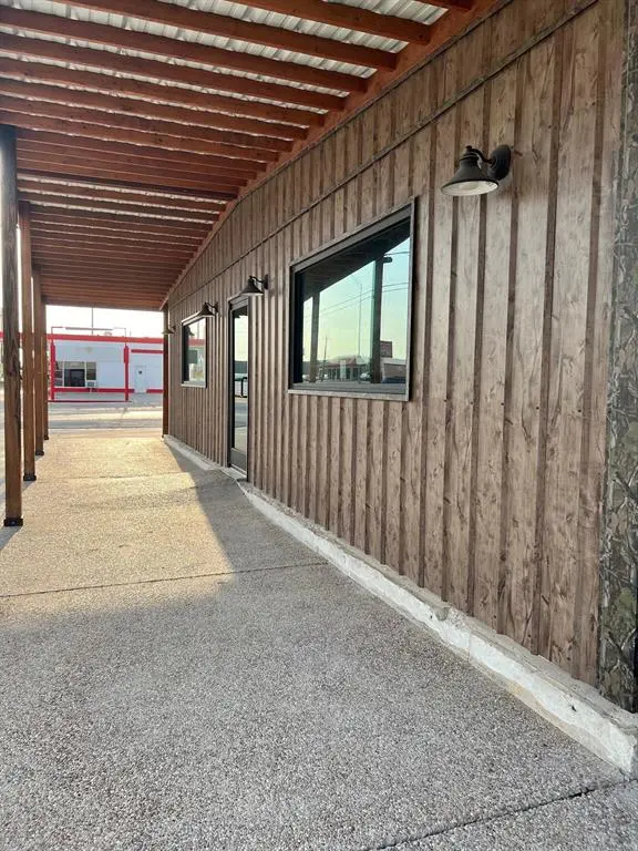 401 E Central Avenue, Comanche, TX 76442