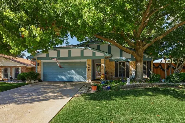 2909 Oakridge Drive, Bedford, TX 76021