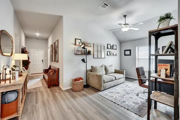 8913 Lantana Meadow Drive, Fort Worth, TX 76131