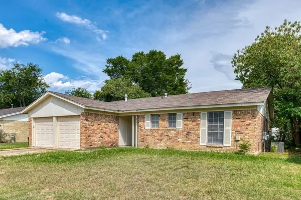 8013 Emerald Hills Way, North Richland Hills, TX 76180