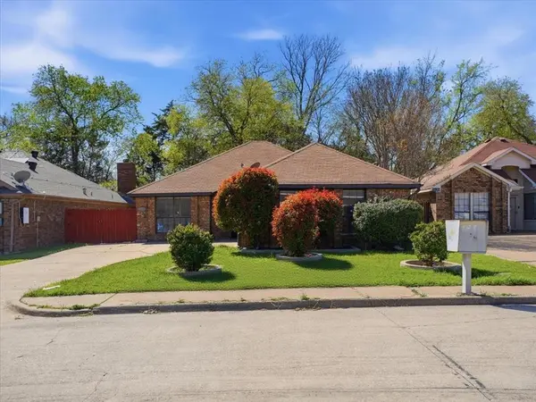 1133 Walnut Hill Lane,  Desoto,  TX 75115