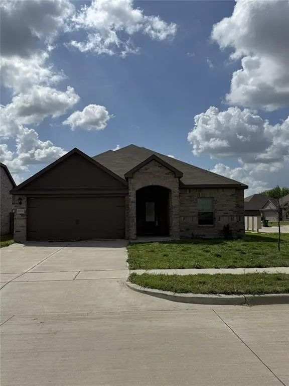 1009 Tumbleweed Trail, Crowley, TX 76036