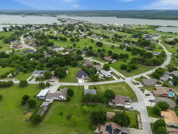 127 Port O Call Court, Runaway Bay, TX 76426