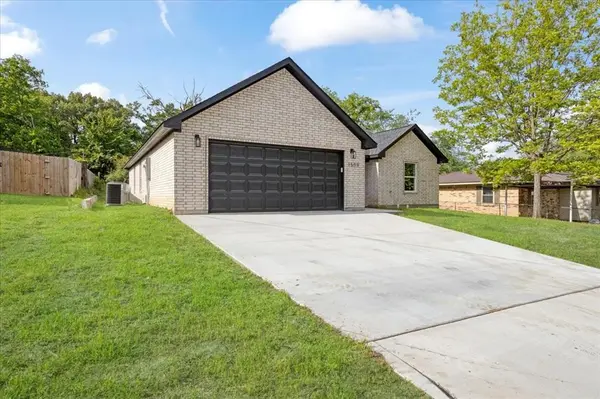 1509 W 10th St., Mount Pleasant, TX 75455