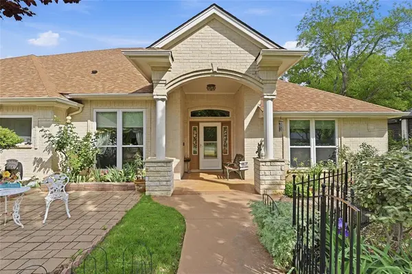 6008 Nutcracker Drive, Granbury, TX 76049