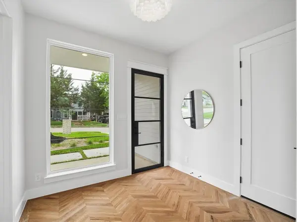 2610 Emmett Street, Dallas, TX 75211