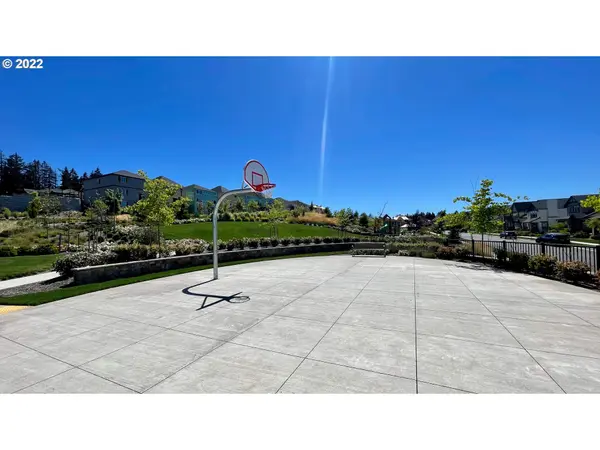 16762 SW Leaf LN, Tigard, OR 97224