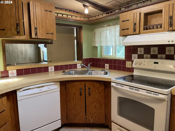 58525 SW HEBO RD, Grand Ronde, OR 97347