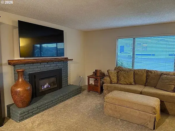 1005 MAPLE ST, Myrtle Point, OR 97458