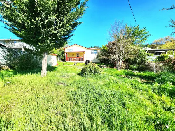 328 E FIFTH AVE, Sutherlin, OR 97479