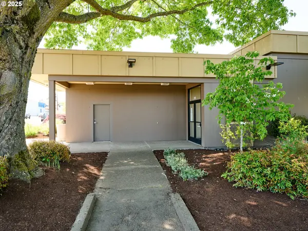 200 CENTER AVE, Molalla, OR 97038