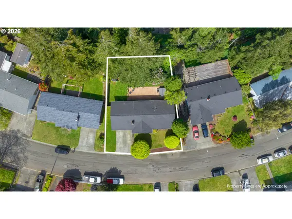 3864 VISTA DR, North Bend, OR 97459