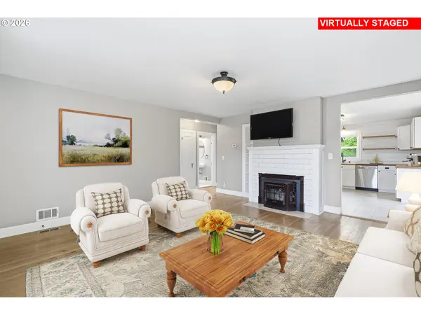 1102 CENTER ST, Oregon City, OR 97045