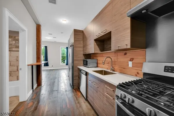 180 Spring St, Newton Town, NJ 07860