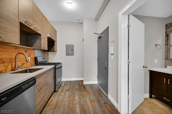 180 Spring St, Newton Town, NJ 07860