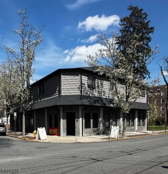 3 Edgewood Rd, Bloomfield Twp., NJ 07003