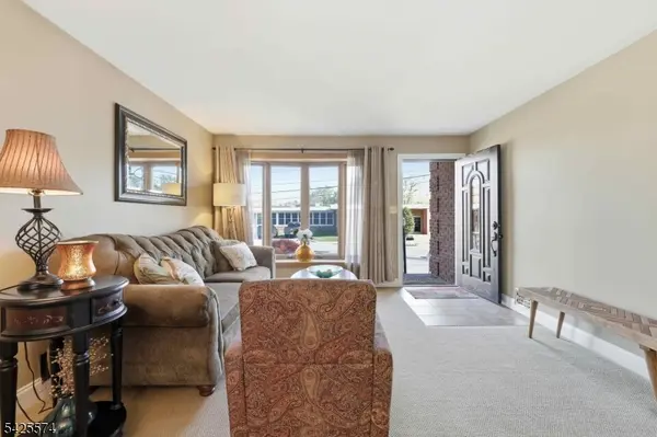 42 Lenox Ave, Green Brook Twp., NJ 08812