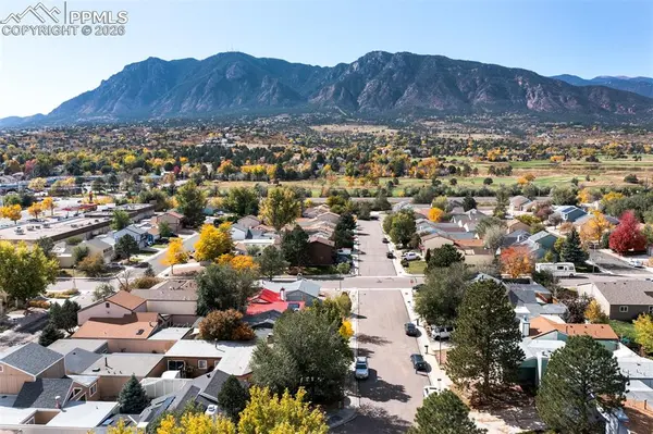 813 San Gabriel PL, Colorado Springs, CO 80906