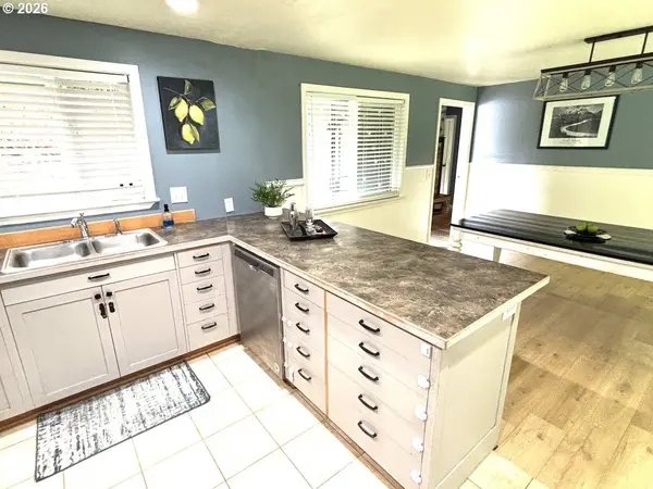 38684 NATURES GARDEN ST, Springfield, OR 97478