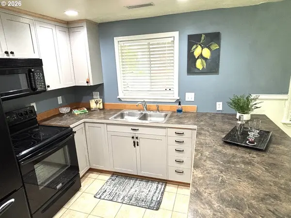 38684 NATURES GARDEN ST, Springfield, OR 97478