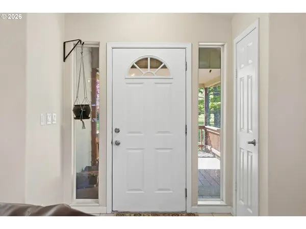 1342 ORCHARD LN, Roseburg, OR 97471