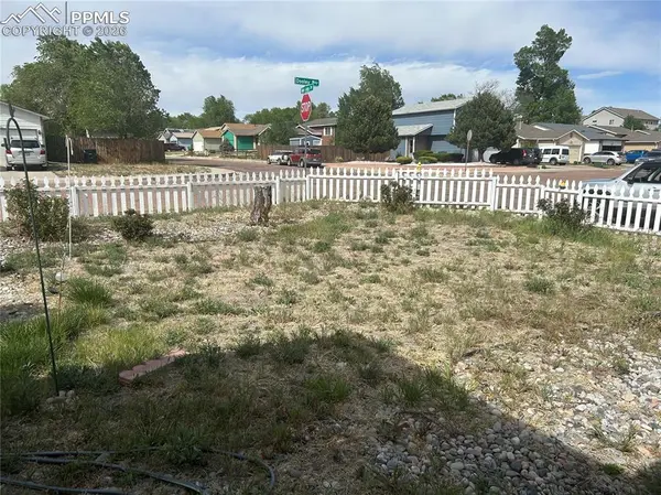 4410 Hennings DR, Colorado Springs, CO 80911