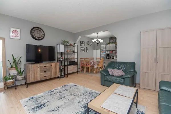 5326 47 AVE #212, Red Deer, AB T4N 3R2