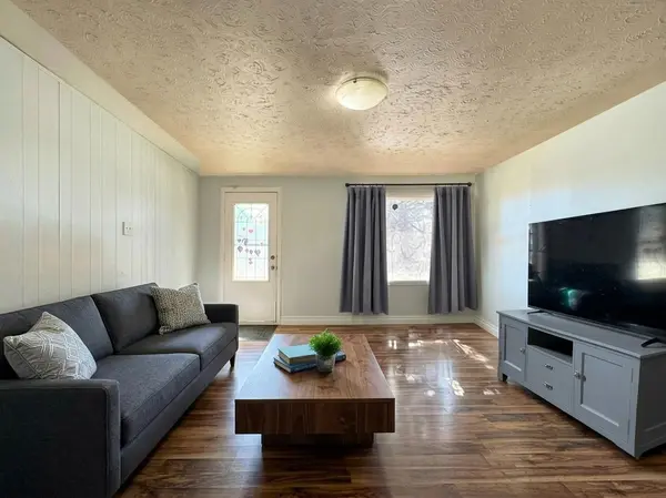 1813 4 AVE N, Lethbridge, AB T1H 0L6