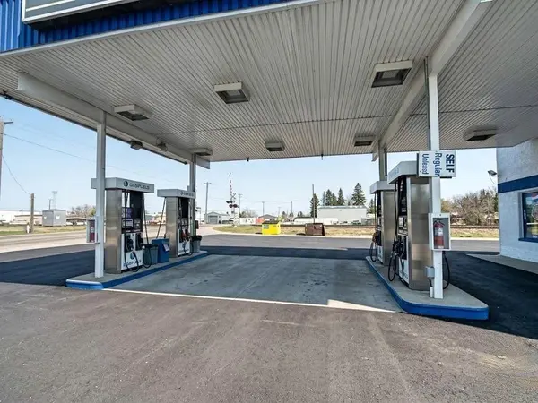 2001 15 AVE, Didsbury, AB T0M 0W0