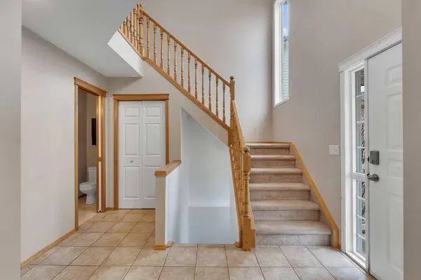 52 Covewood GN NE, Calgary, AB T3K 5G5