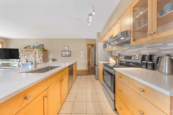 1120 Railway AVE #206C, Canmore, AB T1W 1P4