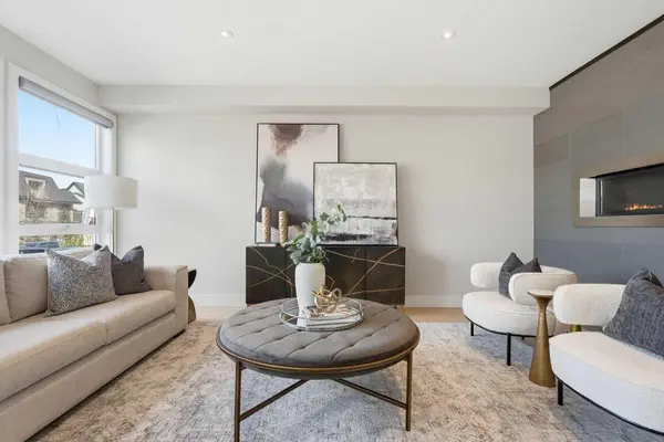 1923 49 AVE SW, Calgary, AB T2T 2V3