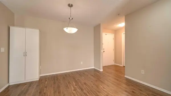 5500 Somervale CT SW #208, Calgary, AB T2Y 4L9