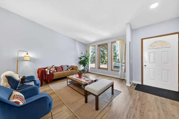 31 Edgepark WAY NW, Calgary, AB T3A 4G7