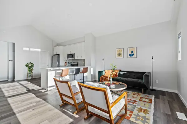 71 Lucas ST NW #9, Calgary, AB T3P 1S3