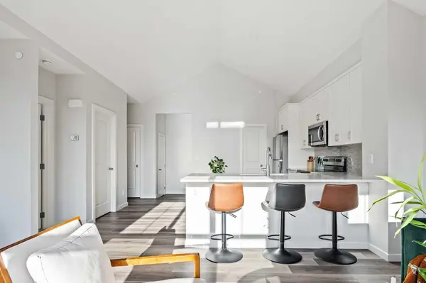 71 Lucas ST NW #9, Calgary, AB T3P 1S3