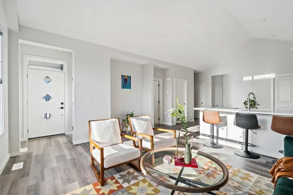 71 Lucas ST NW #9, Calgary, AB T3P 1S3